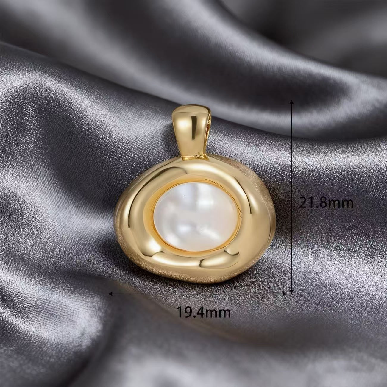 Lu's White Mother-of-Pearl Rhinestone Multi-Style Pendants