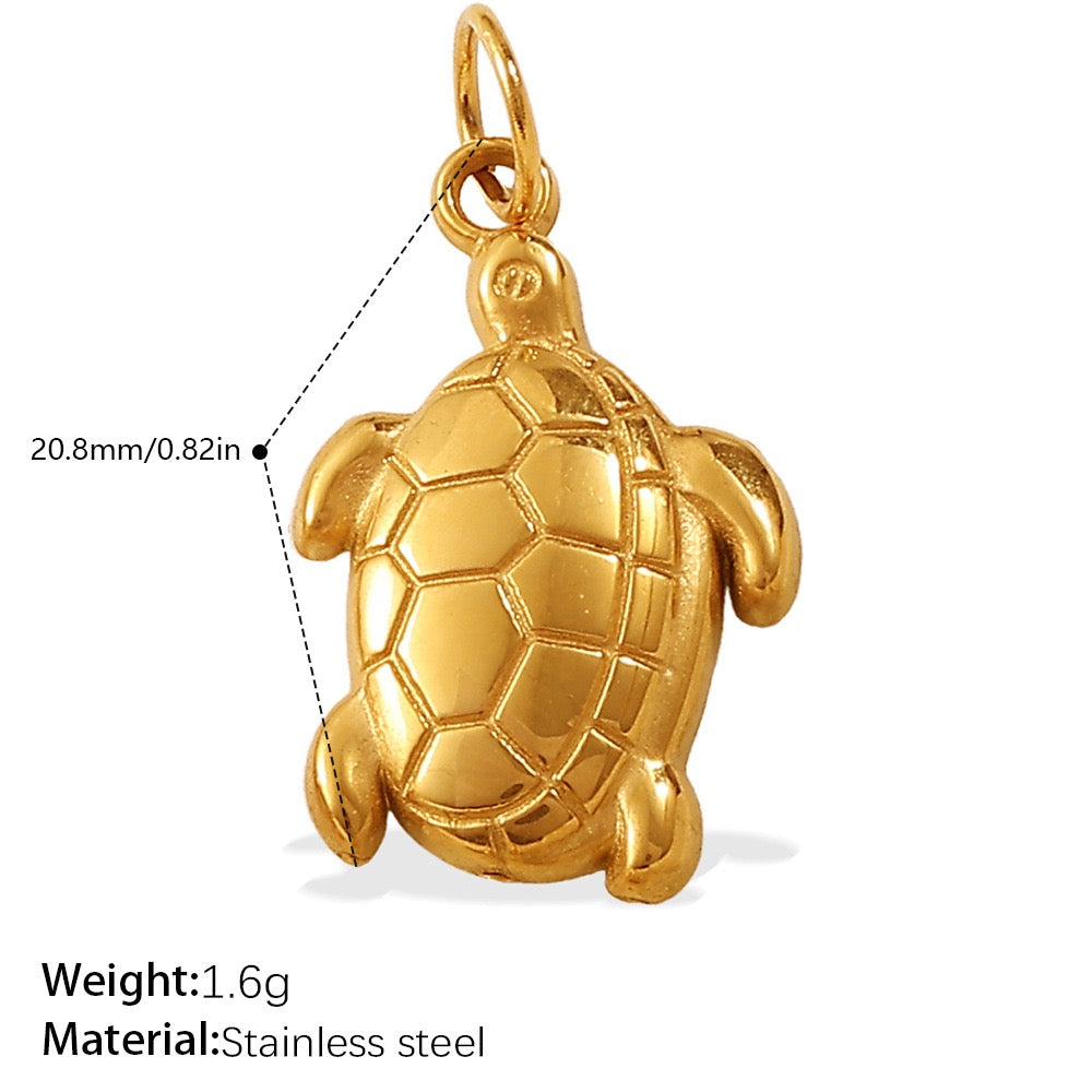 Lu’s Ocean Shell 18K Gold Stainless Steel Charm Pendant