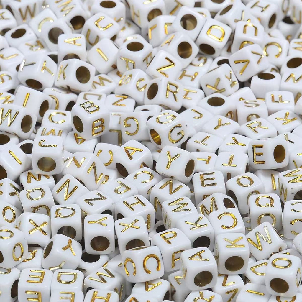 Lu's 100Pcs Acrylic English letter beads A-Z